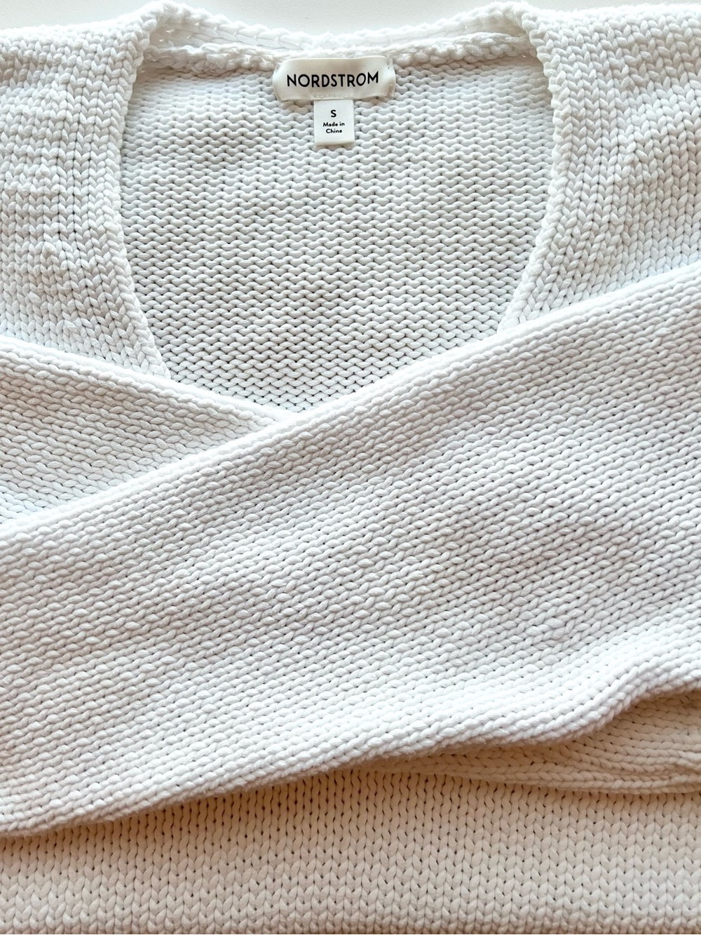Nordstrom White V-Neck Lightweight Knit Sweater - Women's S (a bit oversized)